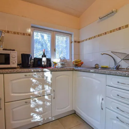 Cosy Holiday Home In Lantheuil With Garden Villefranche-du-Perigord