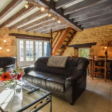 Holiday home Cosy Holiday Home In Lantheuil With Garden *
