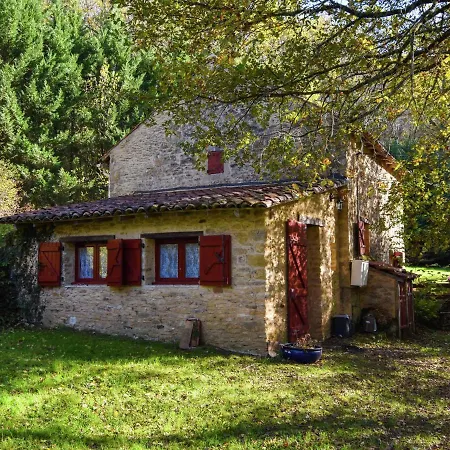 Cosy Holiday Home In Lantheuil With Garden