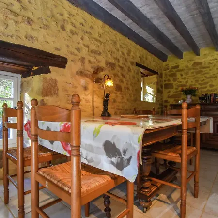 Holiday home Cosy Holiday Home In Lantheuil With Garden Villefranche-du-Perigord
