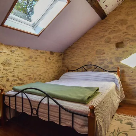 Holiday home Cosy Holiday Home In Lantheuil With Garden *