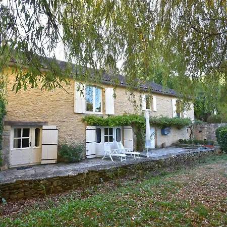 Holiday home Cosy Holiday Home In Lantheuil With Garden *