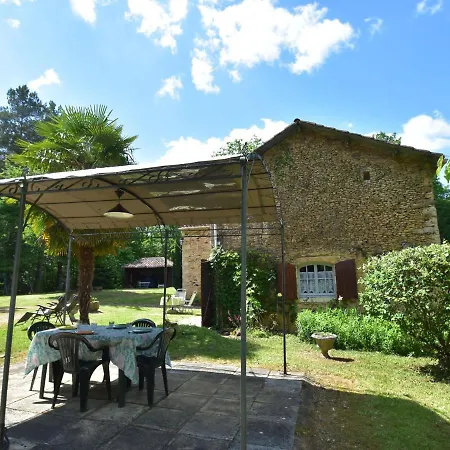 Holiday home Cosy Holiday Home In Lantheuil With Garden *