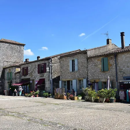 Holiday home Cosy Holiday Home In Lantheuil With Garden *