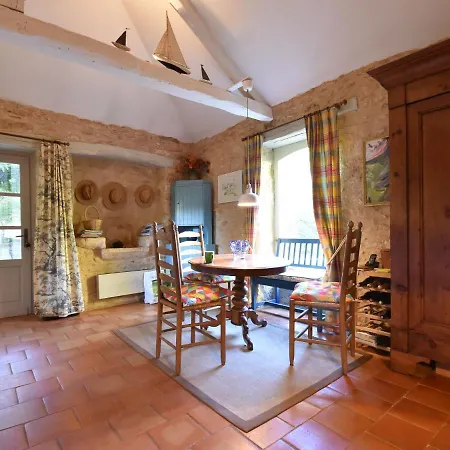 Cosy Holiday Home In Lantheuil With Garden Holiday home *
