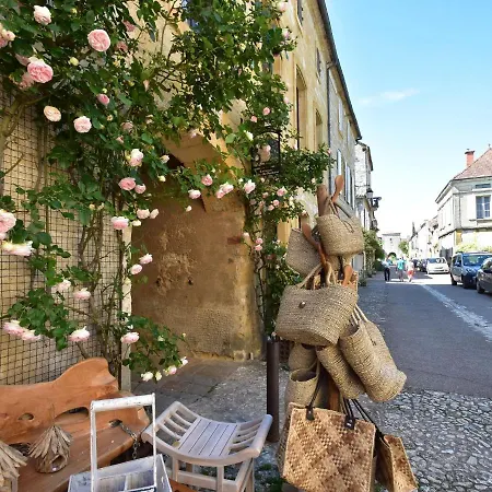 Cosy Holiday Home In Lantheuil With Garden Holiday home