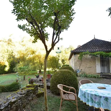 Cosy Holiday Home In Lantheuil With Garden