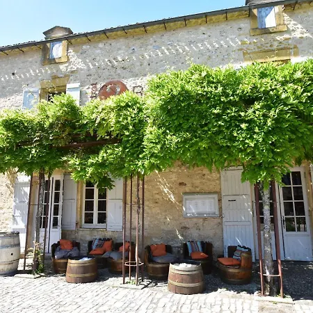 Cosy Holiday Home In Lantheuil With Garden *