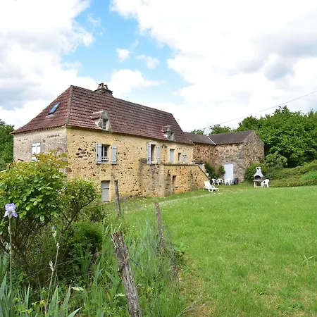 Holiday home Cosy Holiday Home In Lantheuil With Garden