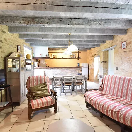 Cosy In Lantheuil With Garden Nyaraló