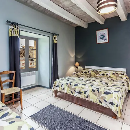 Cosy Holiday Home In Lantheuil With Garden Holiday home *