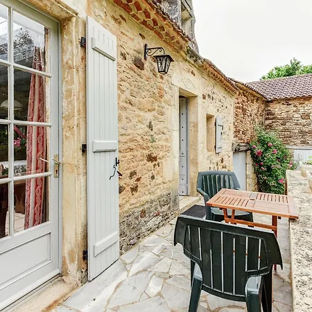 Cosy Holiday Home In Lantheuil With Garden Holiday home *
