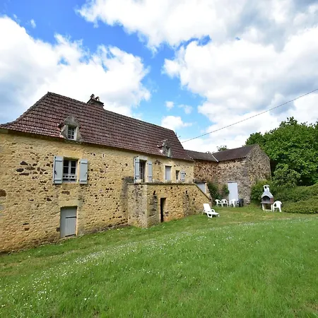 Holiday home Cosy Holiday Home In Lantheuil With Garden