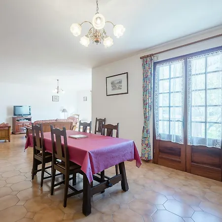 Дом отдыха Cosy With Garden Villefranche-du-Perigord