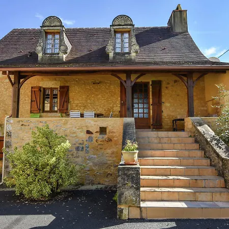 Holiday home Cosy Holiday Home In Lantheuil With Garden *