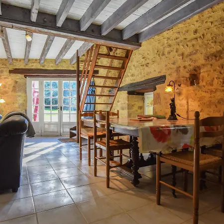 Holiday home Cosy Holiday Home In Lantheuil With Garden *