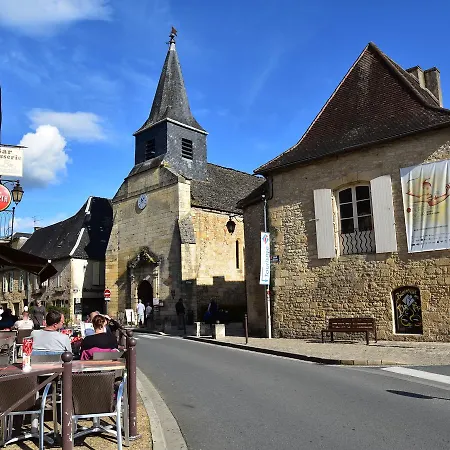 Cosy Holiday Home In Lantheuil With Garden *