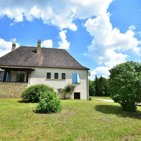Cosy Holiday Home In Lantheuil With Garden Holiday home *