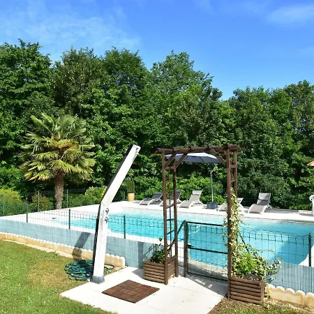 Cosy Holiday Home In Lantheuil With Garden