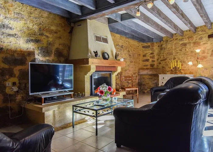 別荘 Cosy With Garden Villefranche-du-Périgord